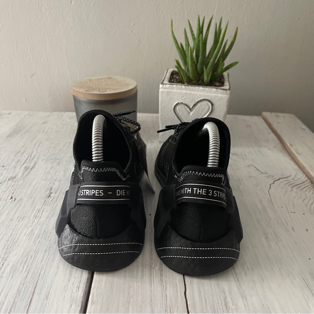 Adidas NMD R1 V2 - Picture 7 of 12
